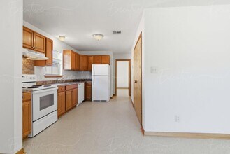 2220 N Malcolm St in Lake Charles, LA - Building Photo - Building Photo