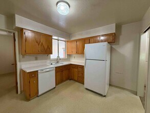 5473 Carlson Dr in Sacramento, CA - Building Photo - Building Photo