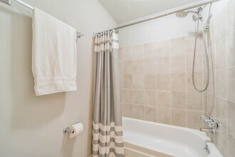 1413 Ramada Dr in Houston, TX - Building Photo - Building Photo