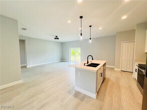 2718 Helen Pl in Lehigh Acres, FL - Building Photo - Building Photo