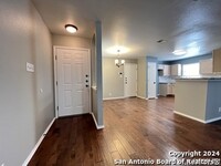 83 Rainy Ave in San Antonio, TX - Building Photo - Building Photo