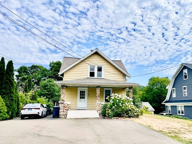 85 Ivy St in Branford, CT - Foto de edificio - Building Photo