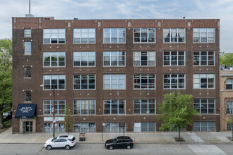 1733 W Irving Park Rd in Chicago, IL - Building Photo - Building Photo