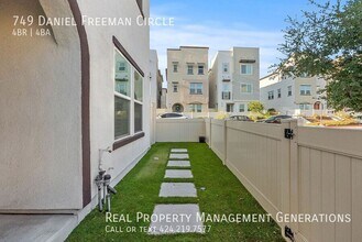 749 Daniel Freeman Cir in Inglewood, CA - Building Photo - Building Photo