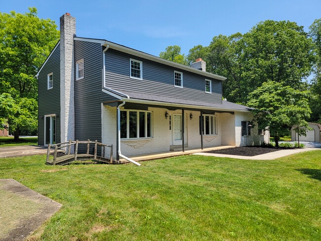 380 Netzley Dr in Denver, PA - Foto de edificio - Building Photo