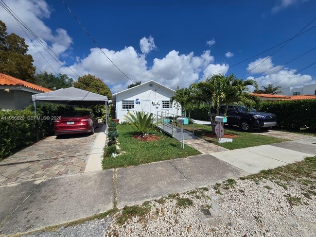 3083 SW 17th St in Miami, FL - Building Photo - Building Photo