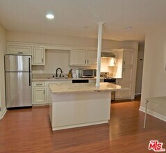 2646 Ellendale Pl in Los Angeles, CA - Building Photo - Building Photo