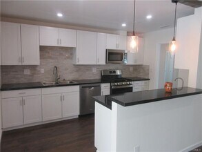 20101 Superior St in Los Angeles, CA - Building Photo - Building Photo