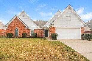 1679 Central Trails Dr in Southaven, MS - Building Photo