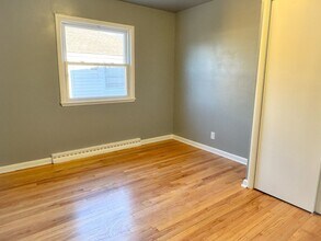 4931-4933-4933 N 50th St in Milwaukee, WI - Foto de edificio - Building Photo