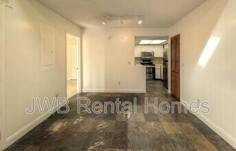 1104 W Defender Ct in Jacksonville, FL - Building Photo - Building Photo