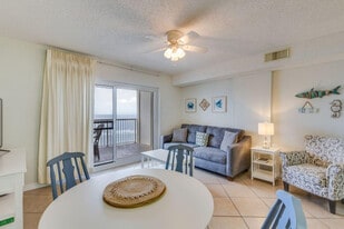 561 E Beach Blvd in Gulf Shores, AL - Building Photo