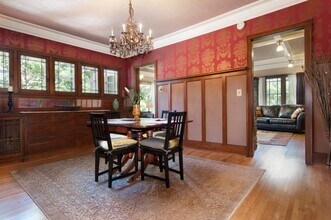 621 Kenwood Pky, Unit 2nd floor apartment in Minneapolis, MN - Building Photo - Building Photo