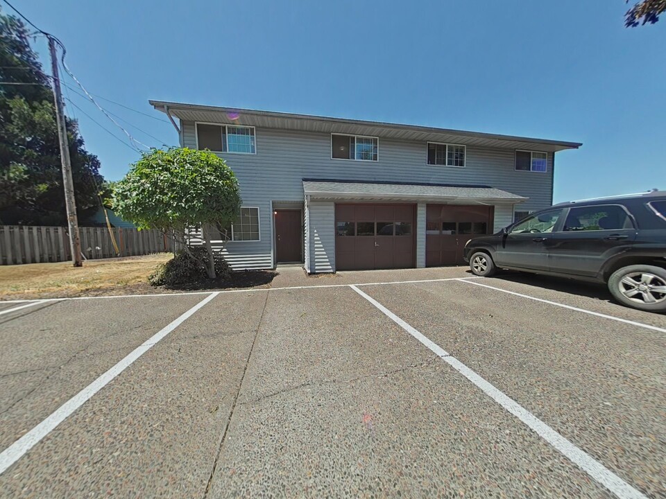 2622-2624 NW Coolidge Way in Corvallis, OR - Building Photo
