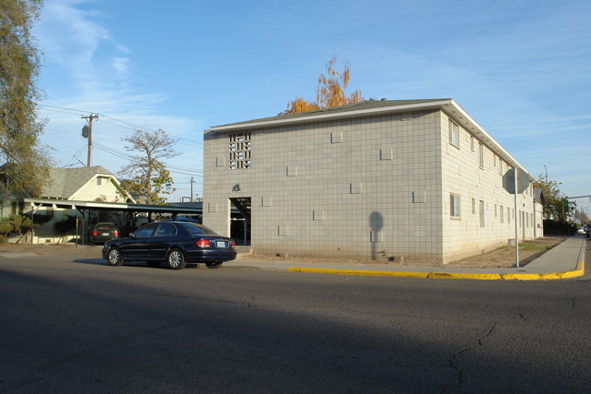 465 SW 5th St in Ontario, OR - Foto de edificio - Building Photo