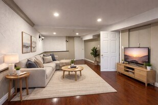 136-136 Mooregate Crescent in Kitchener, ON - Building Photo