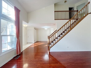 312 Spring Creek Cir in Schaumburg, IL - Building Photo - Building Photo