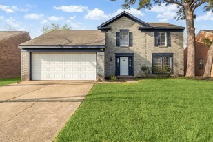 18102 Brooknoll Dr in Houston, TX - Building Photo