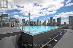 560 King St W in Toronto, ON - Building Photo