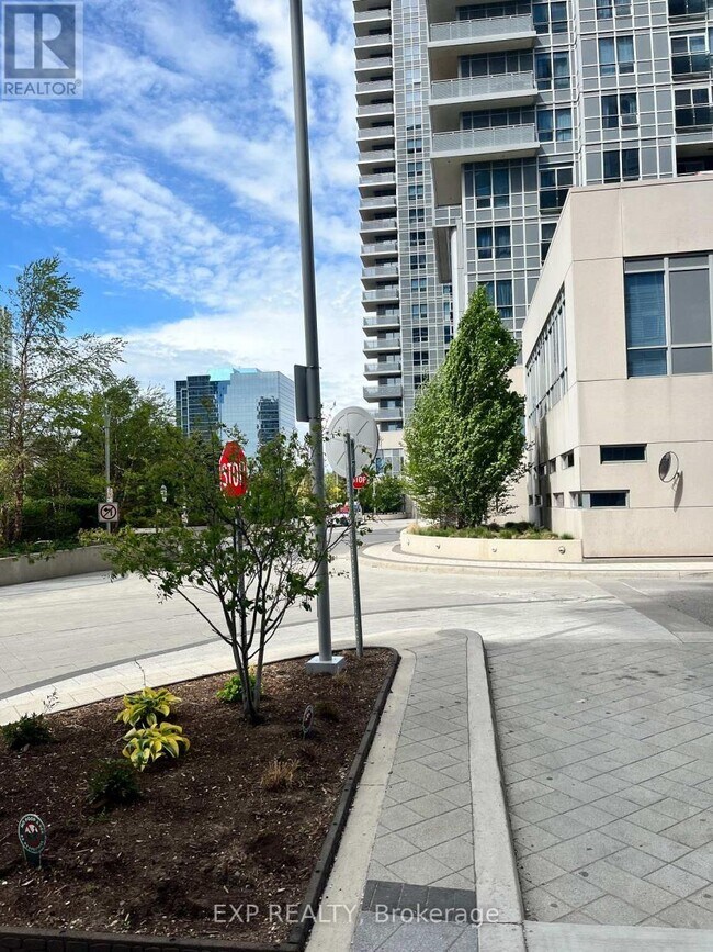 225-2225 Village Green Square in Toronto, ON - Building Photo - Building Photo