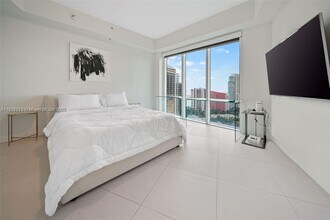 60 SW 13th St, Unit 2600 in Miami, FL - Building Photo - Building Photo