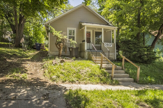 property at 2807 Oxford St