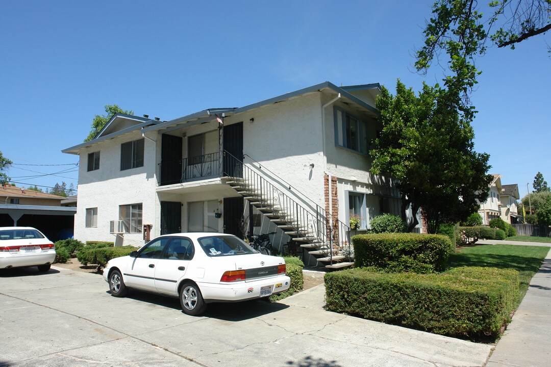 331 Northlake Dr in San Jose, CA - Foto de edificio