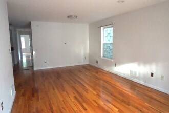 342 Forrest St in Jersey City, NJ - Building Photo - Building Photo