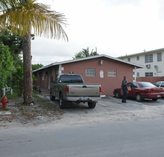 1111 SW 2nd St in Fort Lauderdale, FL - Building Photo - Building Photo