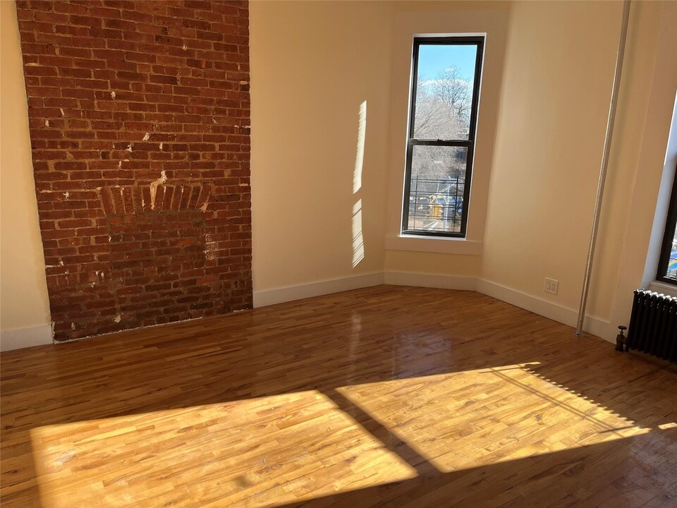 444 Ralph Ave in Brooklyn, NY - Building Photo