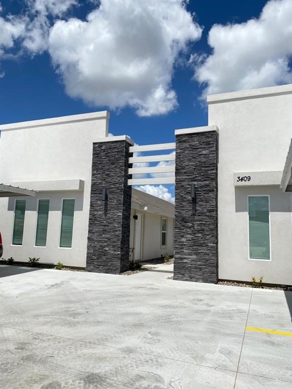 property at 8 Stardust Ln