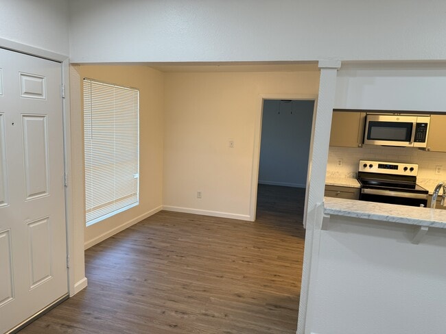 1222 Tartan Ln in Austin, TX - Foto de edificio - Building Photo