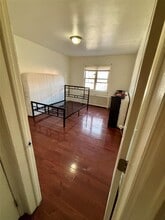 32-11 69th St in Queens, NY - Building Photo - Building Photo