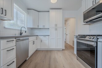 3201 S Barrington Ave, Unit F in Los Angeles, CA - Building Photo - Building Photo