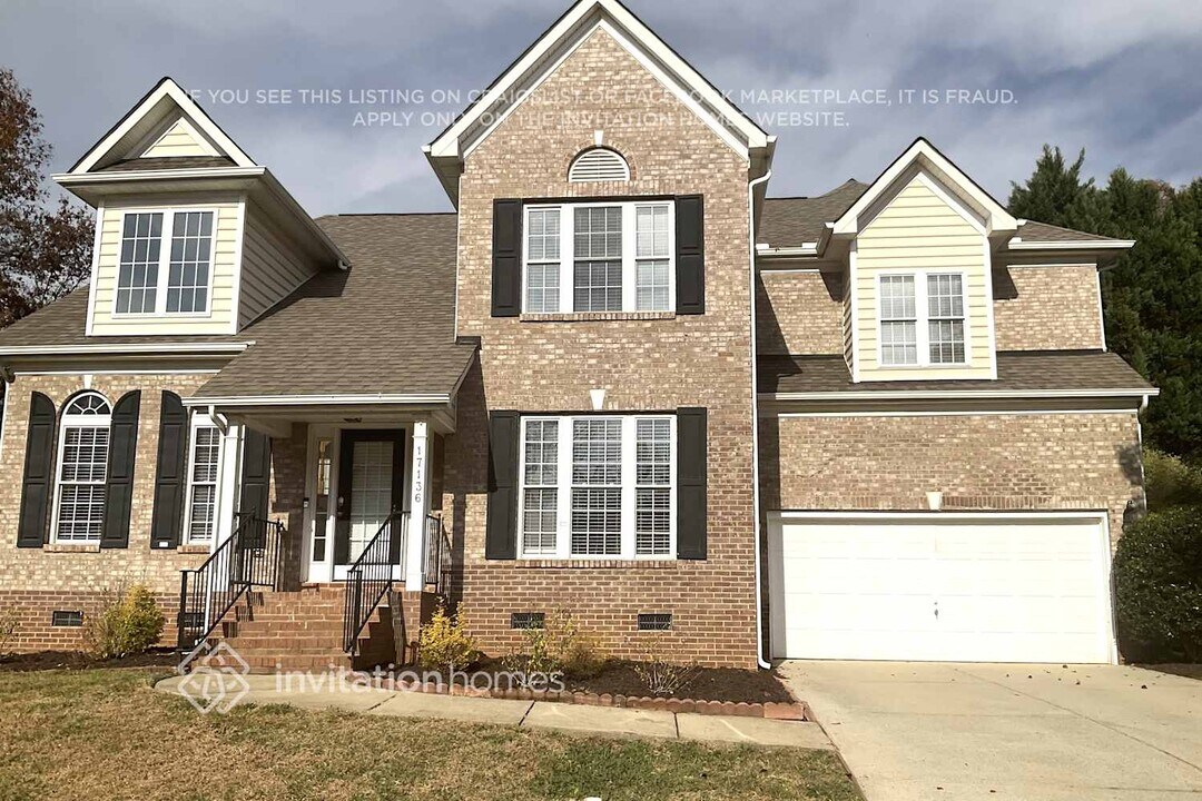 17136 Knoxwood Dr in Huntersville, NC - Foto de edificio
