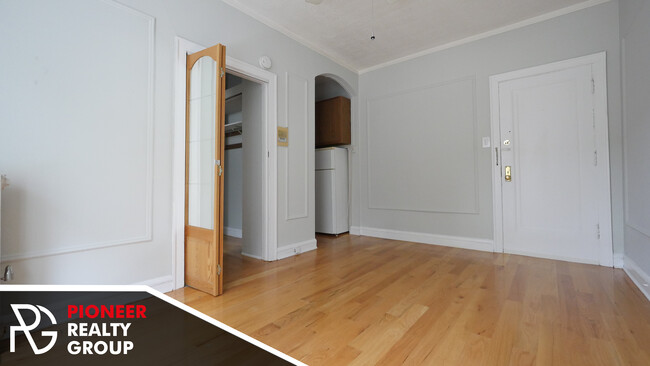 2825 N Burling St, Unit 2827 North BURLING, #2827