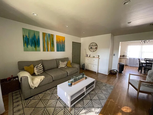 5866 Bowcroft St, Unit 3 in Los Angeles, CA - Foto de edificio - Building Photo