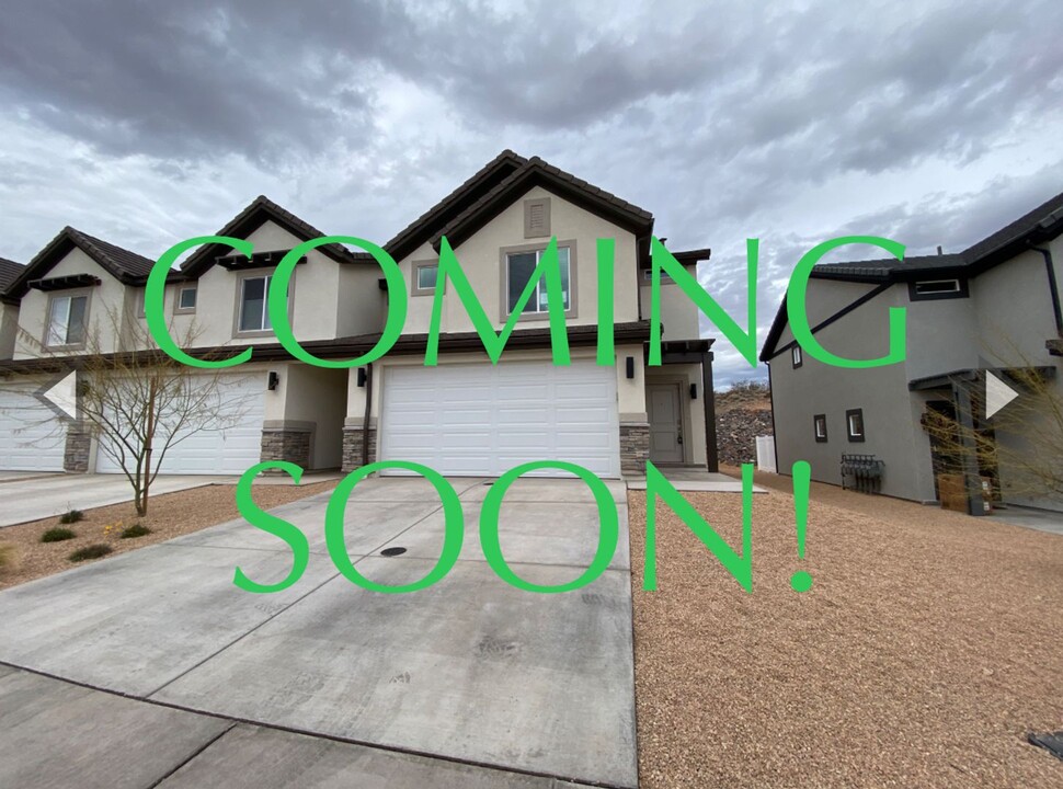 3237 E Labyrinth Pt Cir in Washington, UT - Building Photo