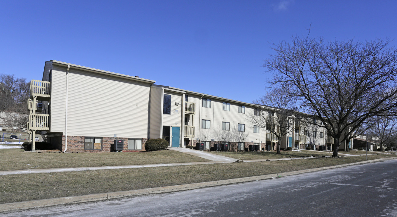 Landmark Apartments in Peoria, IL - Building Photo