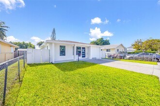 2318 Scott St in Hollywood, FL - Building Photo - Building Photo