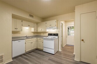 1401 Ave O in Huntsville, TX - Building Photo - Building Photo