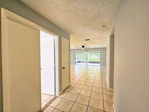 113 Airview Ave in Lehigh Acres, FL - Foto de edificio - Building Photo