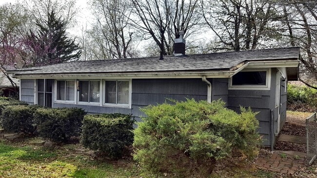 212 S Emerald Ln in Carbondale, IL - Building Photo - Building Photo