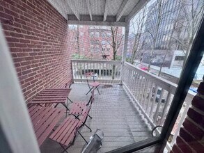 9 Centre St, Unit D in Cambridge, MA - Foto de edificio - Building Photo