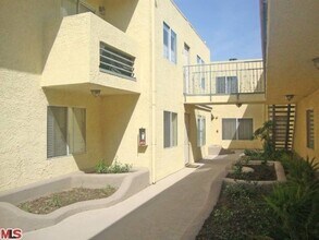 7045 Woodley Ave in Los Angeles, CA - Building Photo - Building Photo