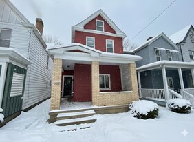 706 E 17th Ave in Munhall, PA - Building Photo