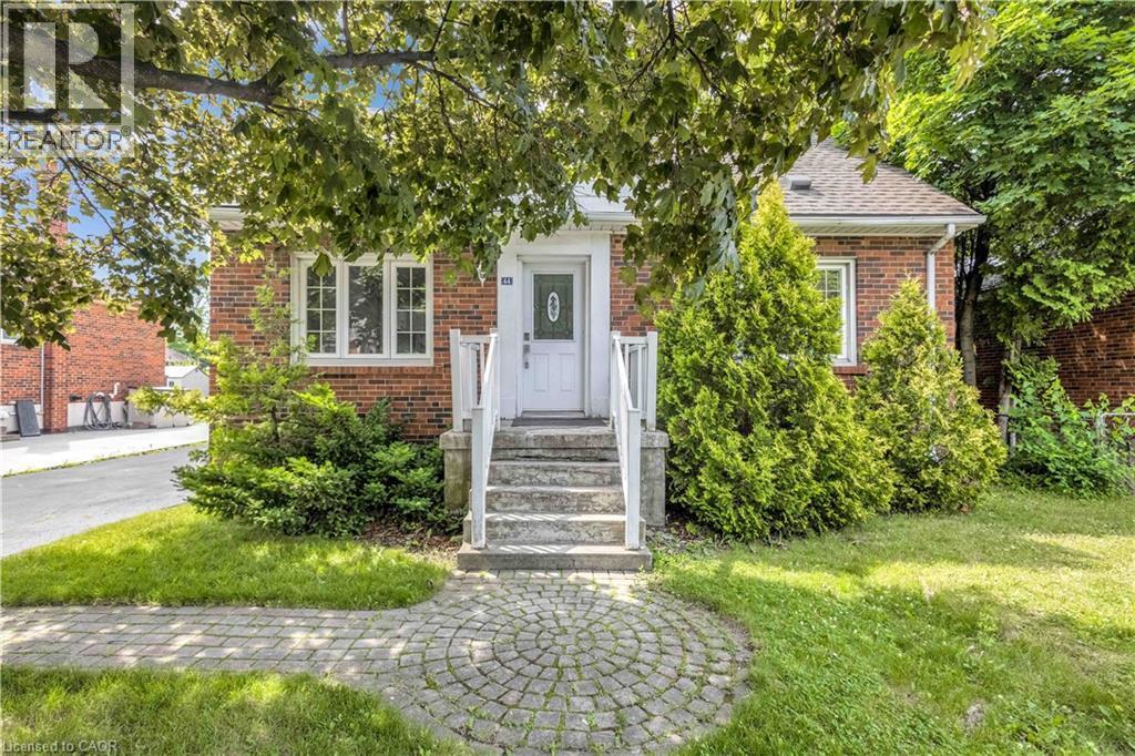 44 W 4th St in Hamilton, ON - Building Photo