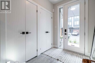 2273 Turnberry Rd in Burlington, ON - Building Photo - Building Photo