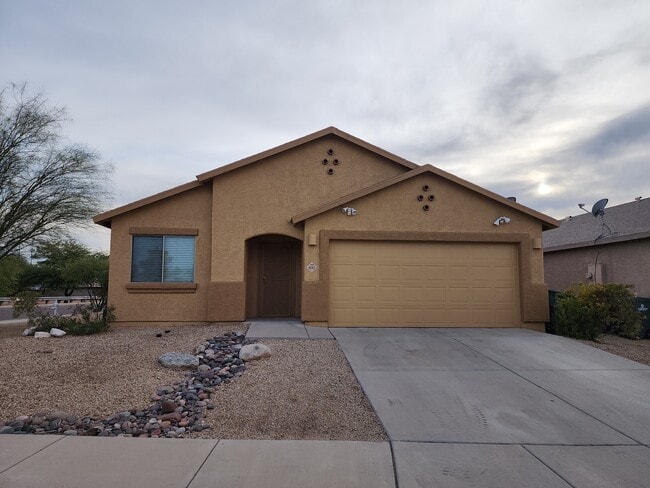 property at 4042 E Big Game Pl