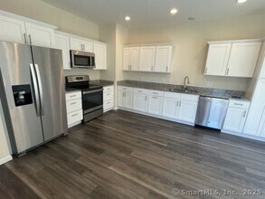 27 Woodside Dr, Unit 58-5804 in Tolland, CT - Building Photo - Building Photo